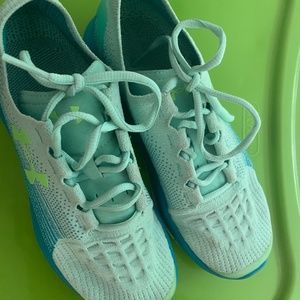 Under Armor Charge SpeedForm SS (youth)